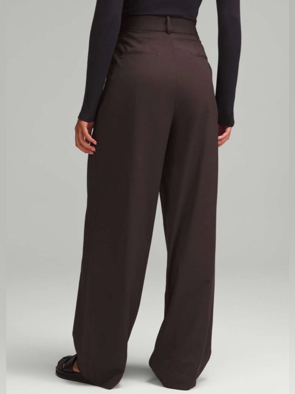 Lululemon Pleat-Front High-Rise Trouser
Regular Espresso Size 12 - Picture 2 of 15
